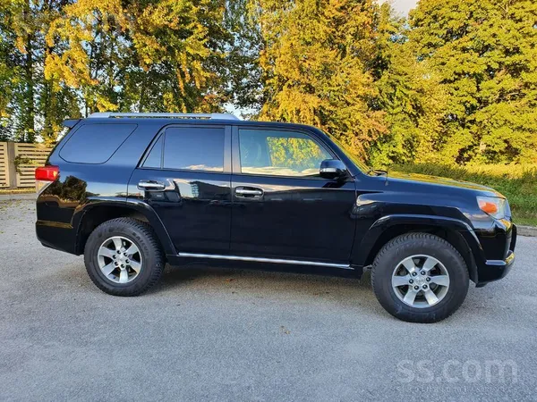 Toyota Uzņēmums pārdod Toyota 4-Runner labā tehniskajā st