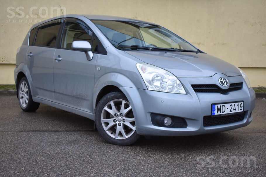 Toyota Corolla (2008.g) Gaiši pelēka.
Nepieciešamības gadījumā ir iespēj