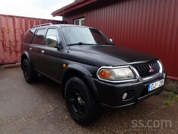 Mitsubishi Pajero - 1