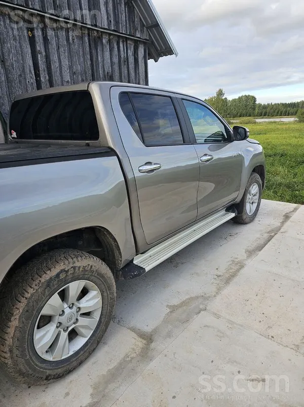 Toyota Hilux - 1