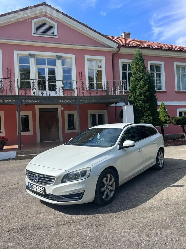 Volvo Lauku sieviņas limuzīns Jāņu nakts krāsā 21. gadsi