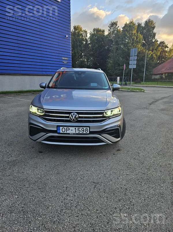 Volkswagen Tiguan - 1