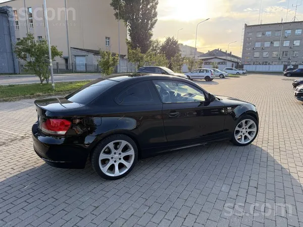 BMW Pārdod BMW E82 118D 