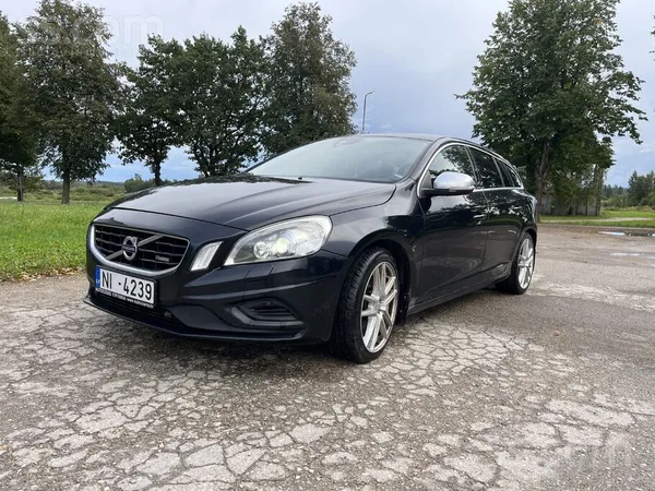 Volvo Pārdodu Volvo V60 R-Design ar 2.4 D5 dīzeli (151kw