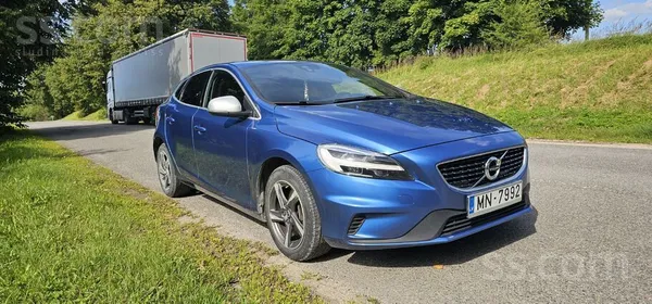 Volvo V40 2018, 2.0D dīzelis, Automāts, Hečbeks, Zils — Latvijā