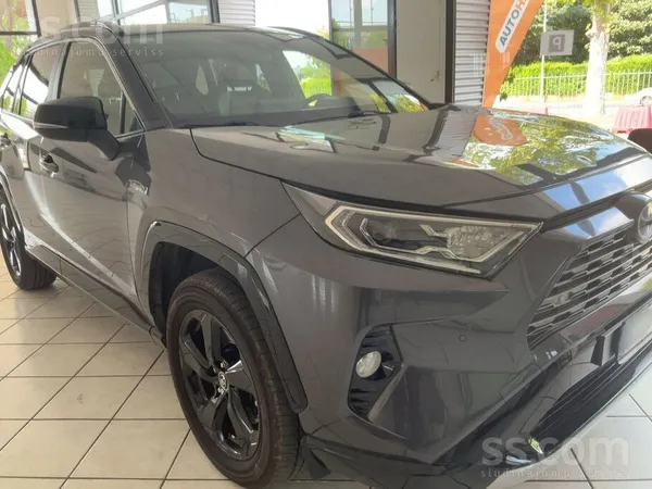 Toyota Toyota Rav 4 2.5 Hybrid 4x2 Style Bitone color. 