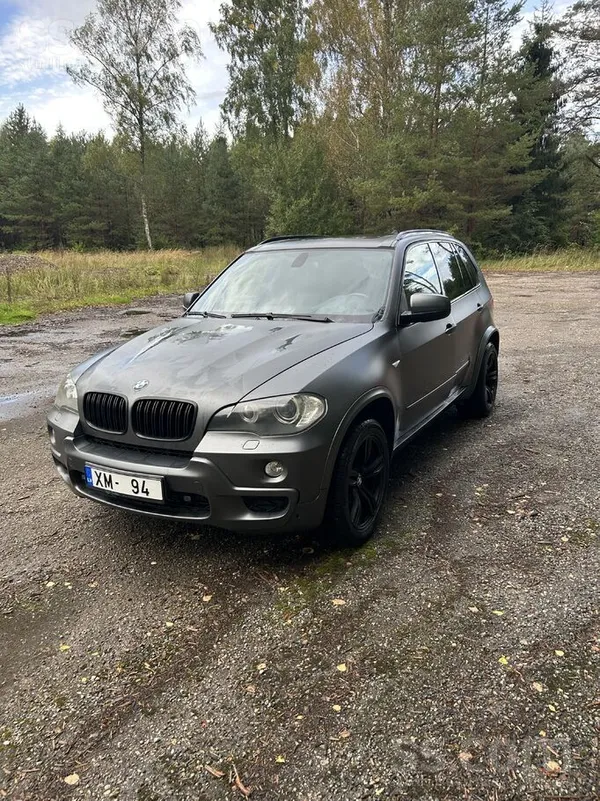 BMW Pārdod bagātīgi aprīkotu BMW X5 3.0D .Auto ir vizu