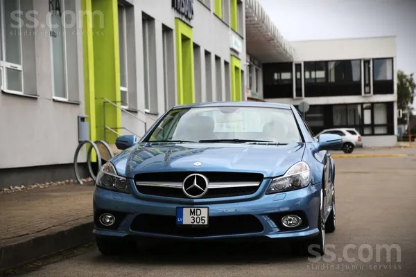 Mercedes 5.5i/285kW, V8, automāts, kabriolets.