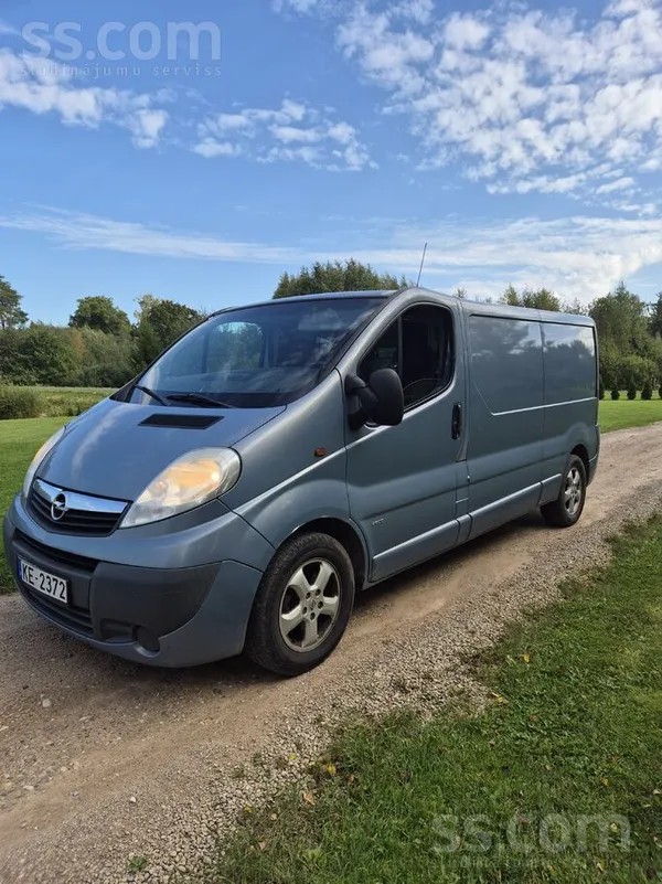 Opel Pārdod Opel Vivaro busiņu. Izieta tikko jauna TA. 