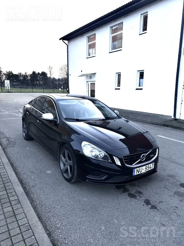 Volvo S60 1.6 dīzelis. 
R-Design. Mehānika. 
Mazs ceļa nodoklis. 
R18 dis