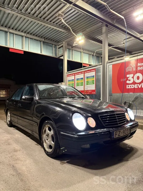 Mercedes E320
