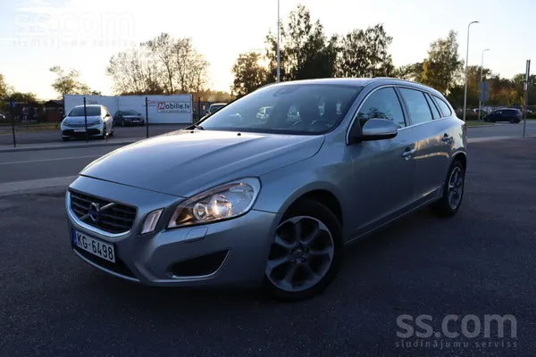 Volvo V60 2011, 2.0D dīzelis, Automāts, Universāls, Pelēks — Latvijā