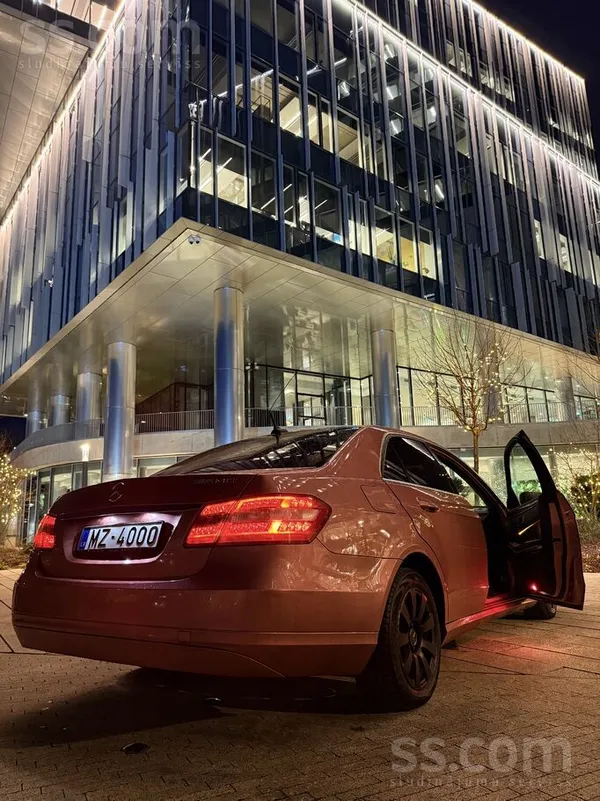 Pardodās ekskluzīvs Rose-gold mercedess. Auto ir lieliskā tehniskā stāvoklī,