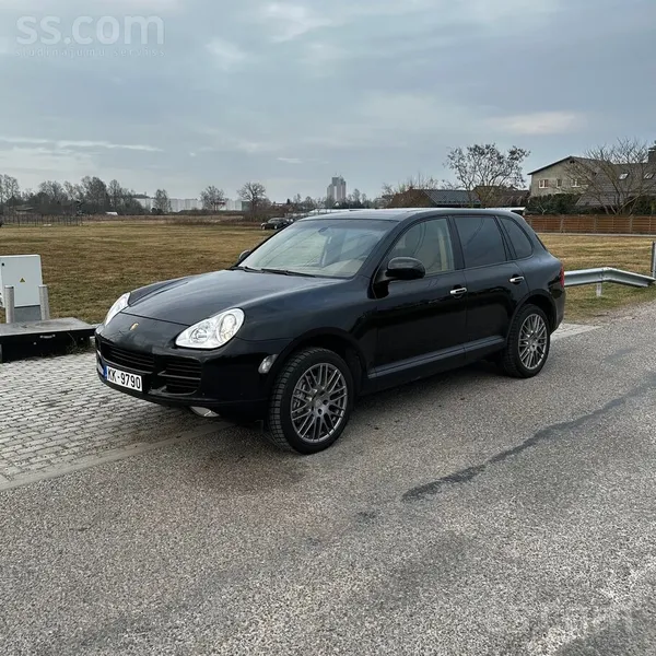 Porsche Cayenne 4.5l benzīns/gāze.