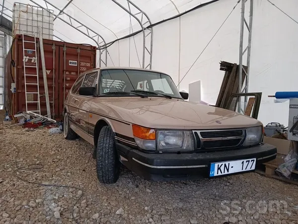 Saab 900