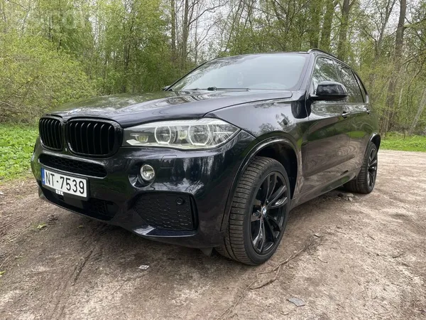 BMW X5 F15 3.0D 190kw. Самая максимальная комплектация. Камеры 360, климат 4