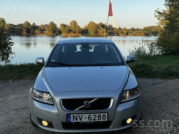 Volvo V50 2009, 2.0D dīzelis, Manuāls, Universāls, Sudrabs — Latvijā