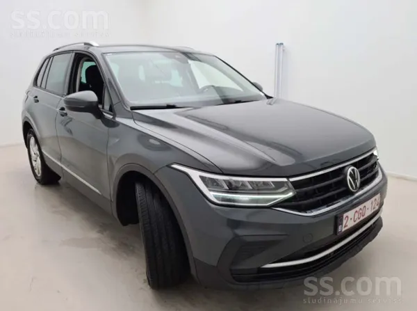 Volkswagen Tiguan - 1
