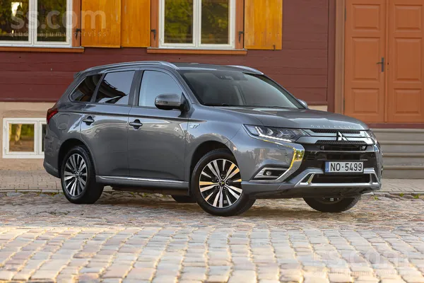 Mitsubishi Outlander - 1