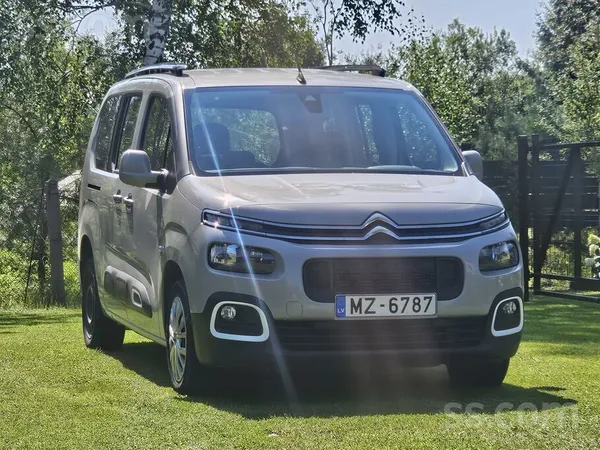 Citroen Pārdod ietilpīgu un ekonomisku auto Citroen Berlin