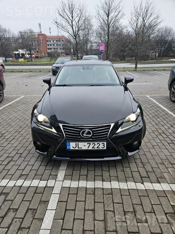 Uzņēmums pārdod Lexus Is300H, cena ar Pvn21%. 
Automašīna iegādāta Latvijā