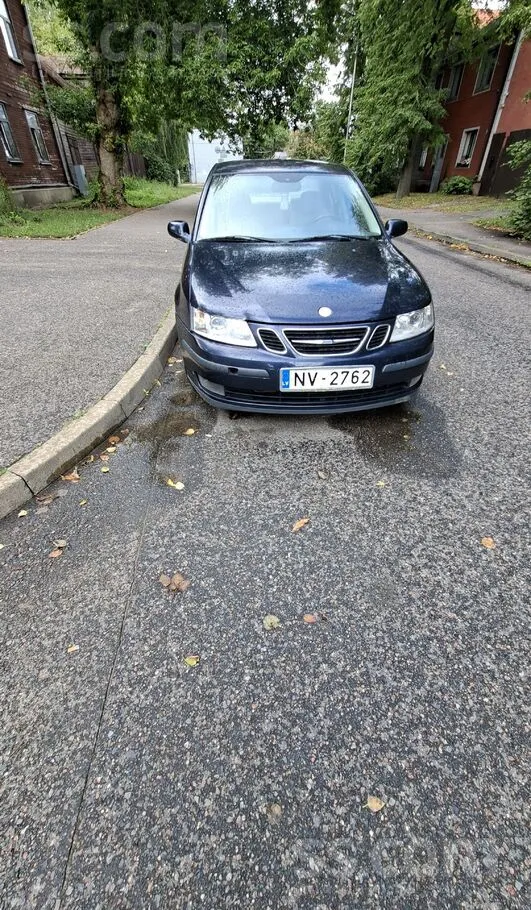 Saab Motors un kārba strādā labi, ir vizuāli defekti. T