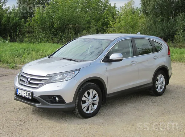 Honda Cr-V ar benzīnmotoru. Mazs noskrējiens. 