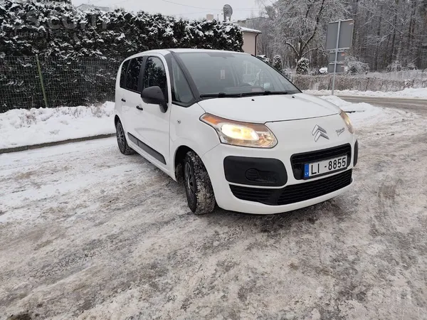 Pārdod ekonomisku un uzticamu auto. Jauna tehniskā apskate. 
Auto ir lielis