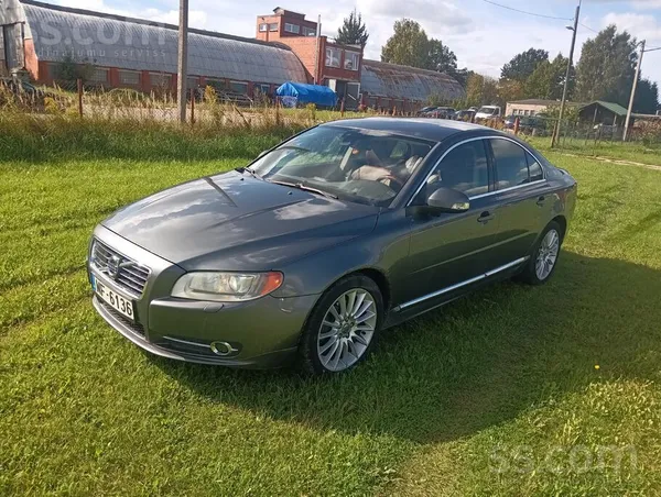 A/m labā tehniskā stāvoklī. D5 151Kw . Viena no pilnākajām komplektācijām. S