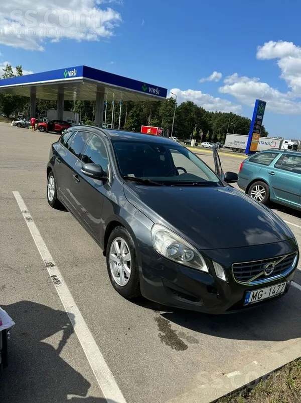 Volvo Pārdodu Volvo V60, 2012. gada novembris, ar ekonom
