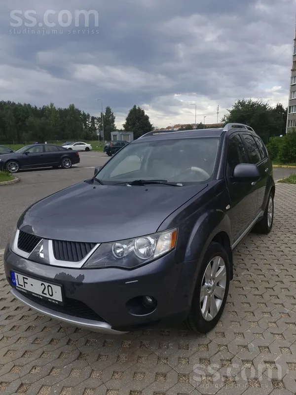 Mitsubishi Outlander - 1