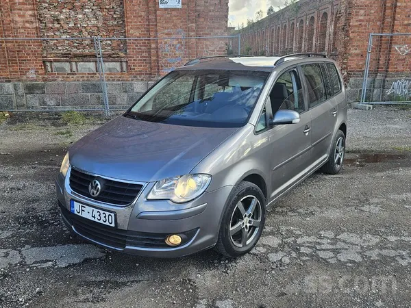 Pārdod vw touran 2008g 2.0d manuālā kārba, nodoklis nomaksāts. 
Vizuāli def