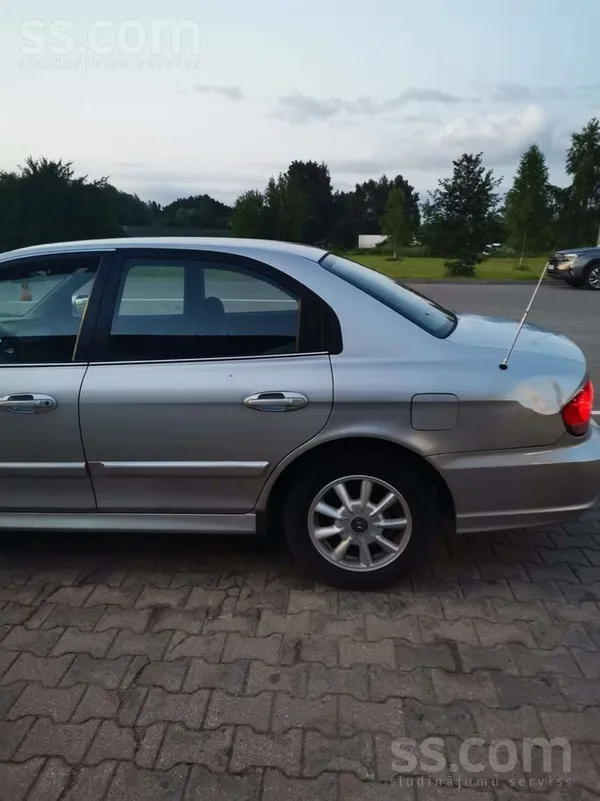 Hyundai Sonata - 1