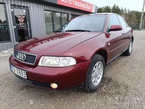 Audi A4 2000, 1.8 benzīns, Manuāls, Sedans, Sarkans — Latvijā