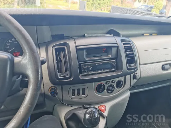 Renault Pārdod pasažieru Trafic 1.9l dīzeli. Komplektā zie