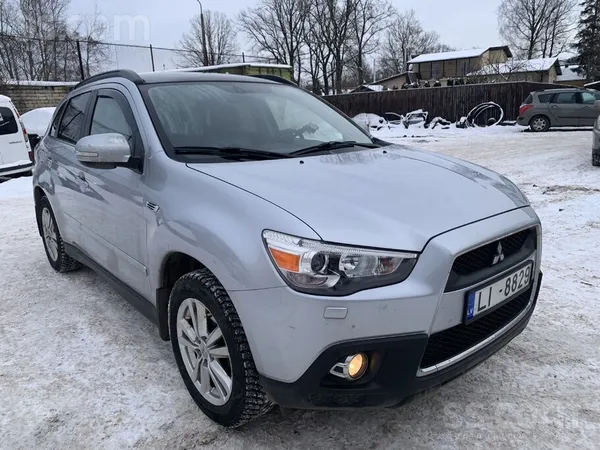 Auto teicamā tehniskā un vizuālā stāvoklī. Viena no pilnākajām versijām ar v