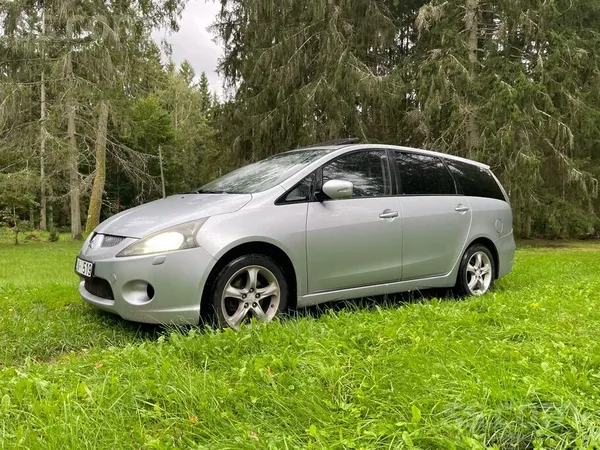 Mitsubishi Grandis - 1