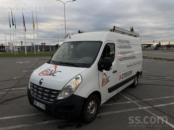 Renault Uzņēmums sakarā ar autoparka atjaunošanu tirgo Ren