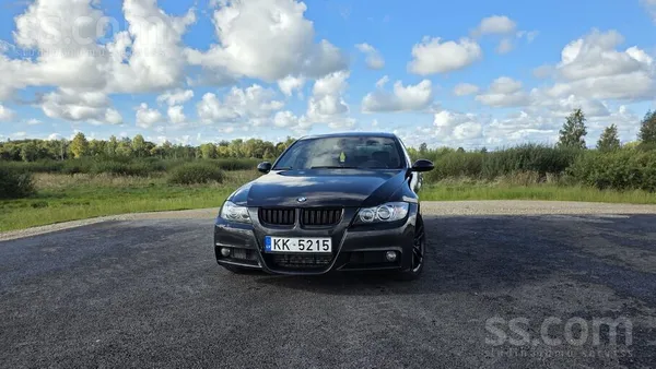 Pārdodu BMW E90 330D 170Kw automāts. 
No ekstrām:
 Lielais Ccc
 Lūka
 Re