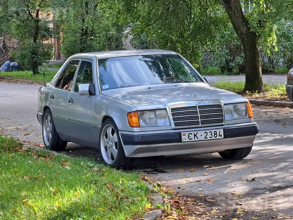 Mercedes E230 - 1