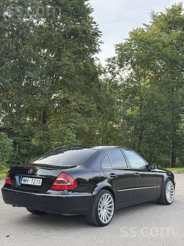 Mercedes Mercedes-Benz E320 