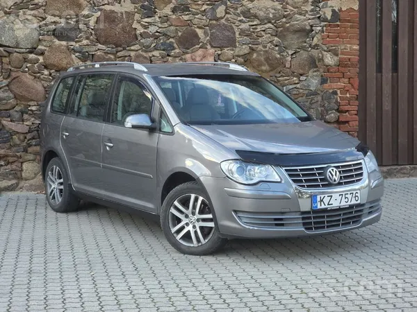 Volkswagen Touran - 1