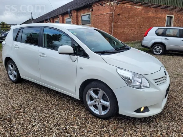 Toyota Verso 2012, 2.2D dīzelis, Manuāls, Furgons, Balts — Latvijā