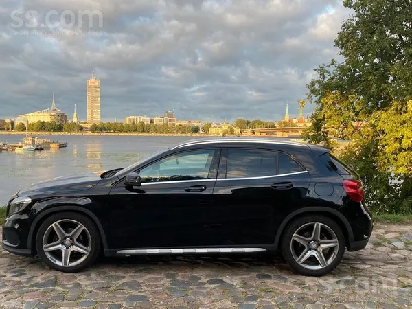 Mercedes Pārdod ekonomisku, elegantu un dinamisku Mercedes-