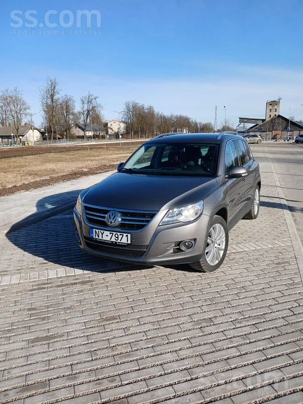 Volkswagen Tiguan - 1