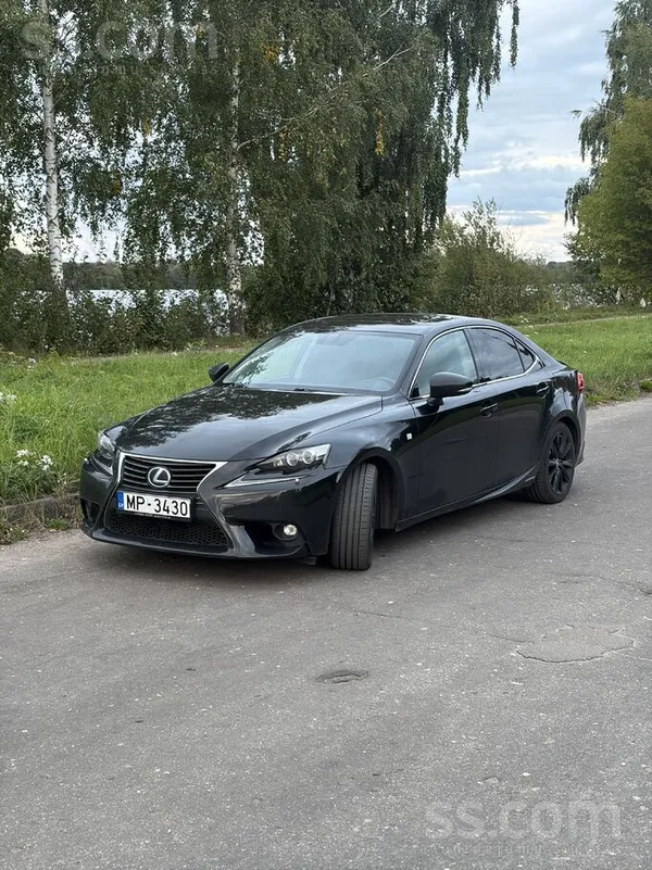 Lexus Pārdodu Lexus Is300H, 2015. gada, hibrīds. 