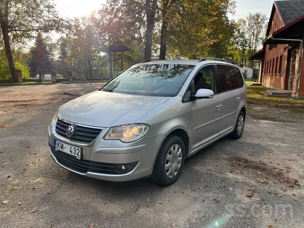 Pārdodu labu VW Touran 1.9 ar automātisko ātrumkārbu. Apakša nav sarūsējusi.