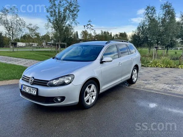 Volkswagen Golf 6 2010, 1.6D dīzelis, Automāts, Universāls, Sudrabs — Latvijā