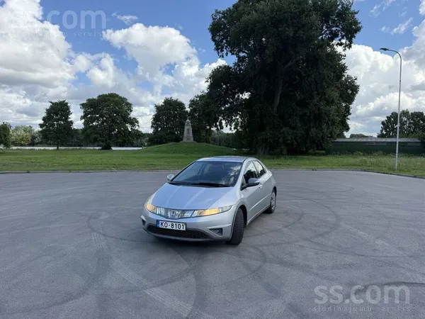 Honda Pārdodu ekonomisku Honda Civic (2007. gads). Patie