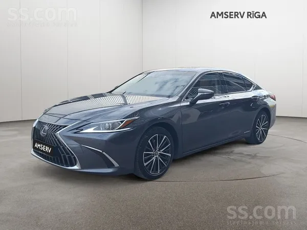 Lexus ES 300h, Limited Edition. 
2.5 hibrīddzinējs, kopējā jauda (160Kw/218